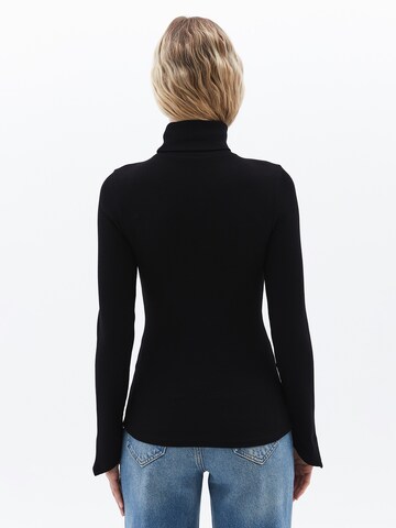 OXXO Shirt in Black