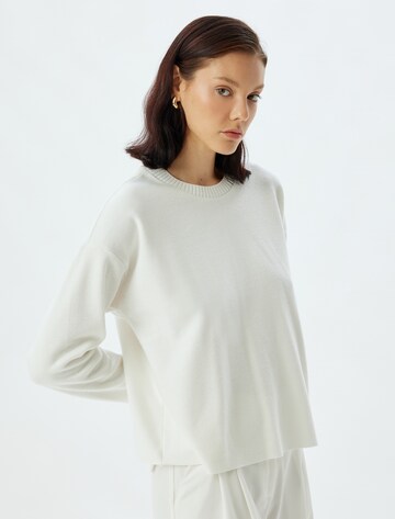 Koton Sweatshirt in White