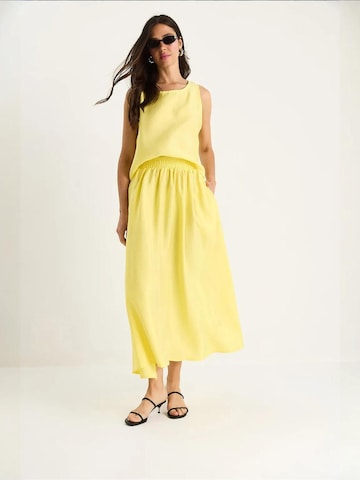 Costume Bianco Lucci en jaune