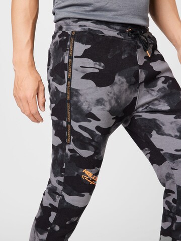 HOLLISTER Tapered Hose 'ALL DAY GAME PLAY' in Schwarz