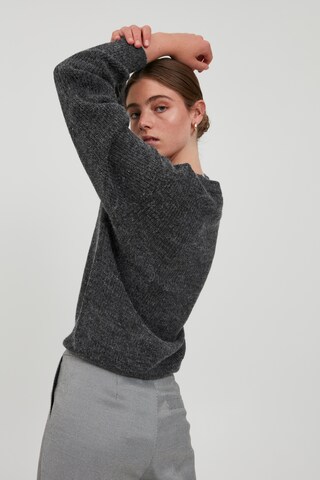 Pullover di ICHI in grigio