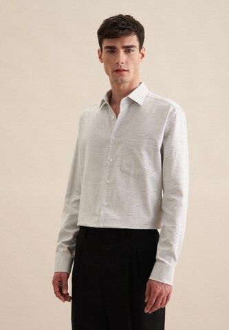 Coupe regular Chemise business SEIDENSTICKER en gris : devant