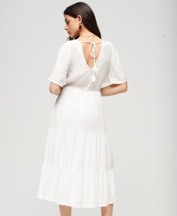 Superdry - Vestido en blanco