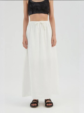 Gonna di Hiccup in bianco