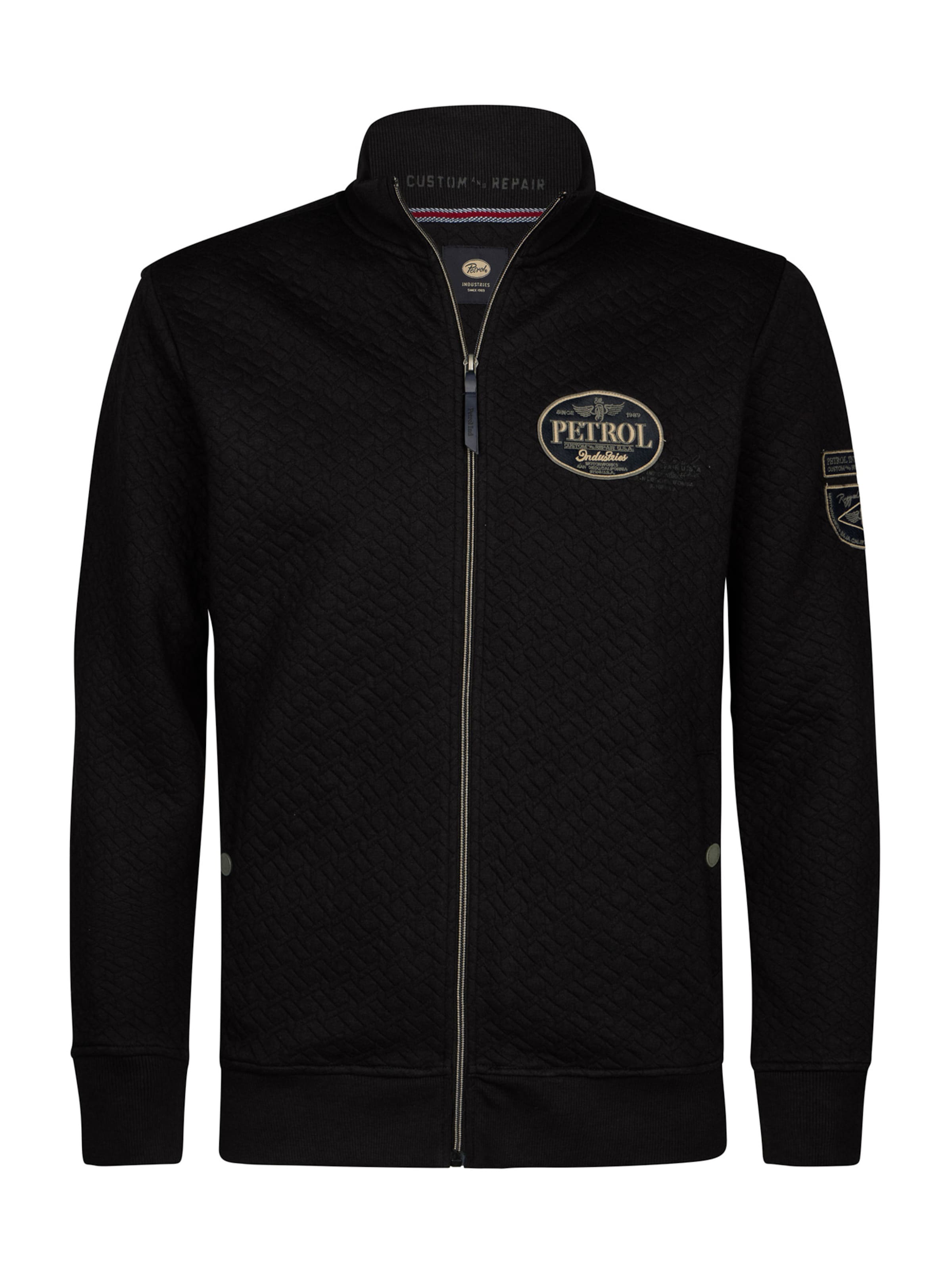 Veste de survêtement Petrol Industries en noir : devant