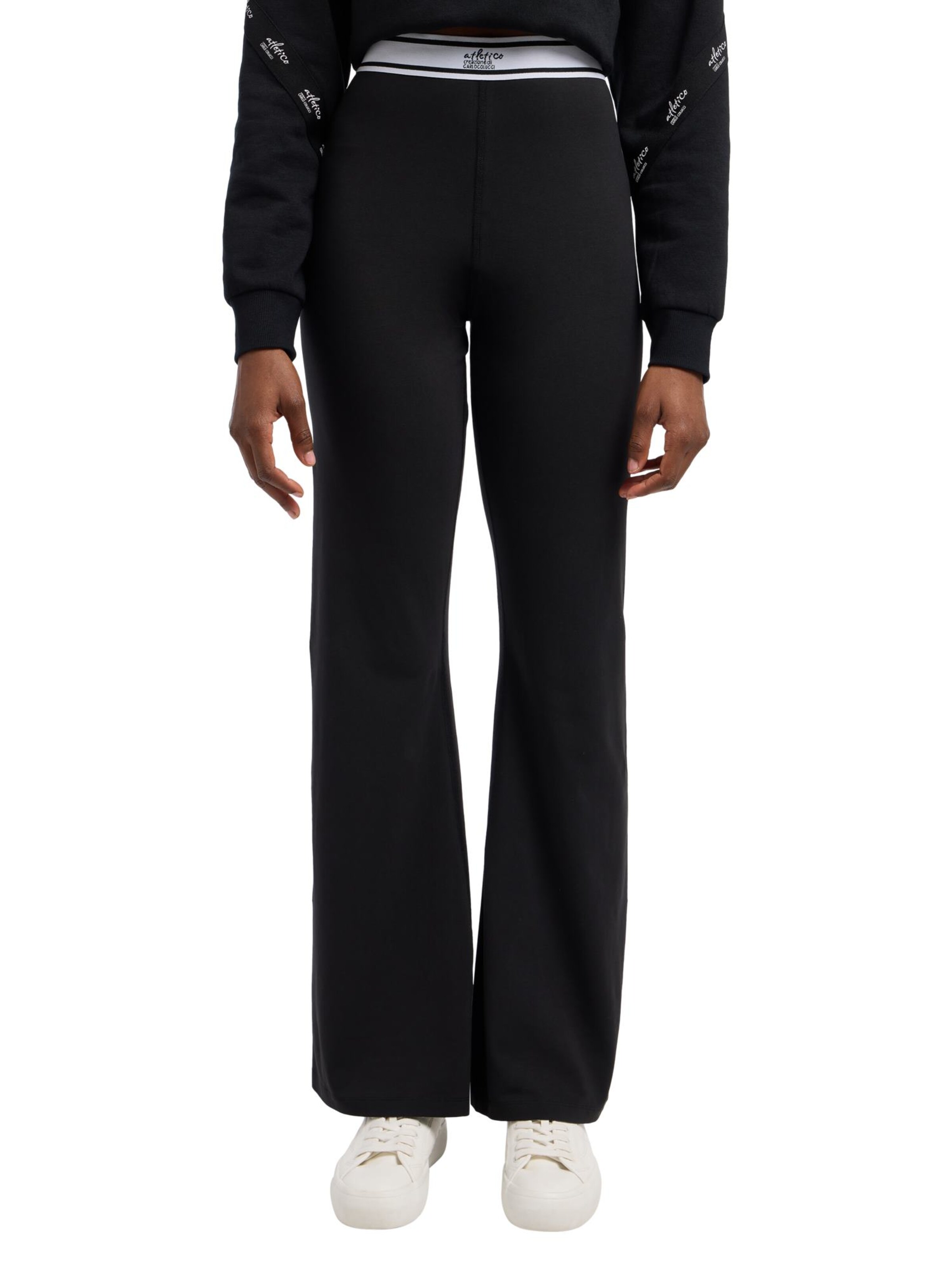 Carlo Colucci Flared Broek 'Dreisser' in Zwart: voorkant