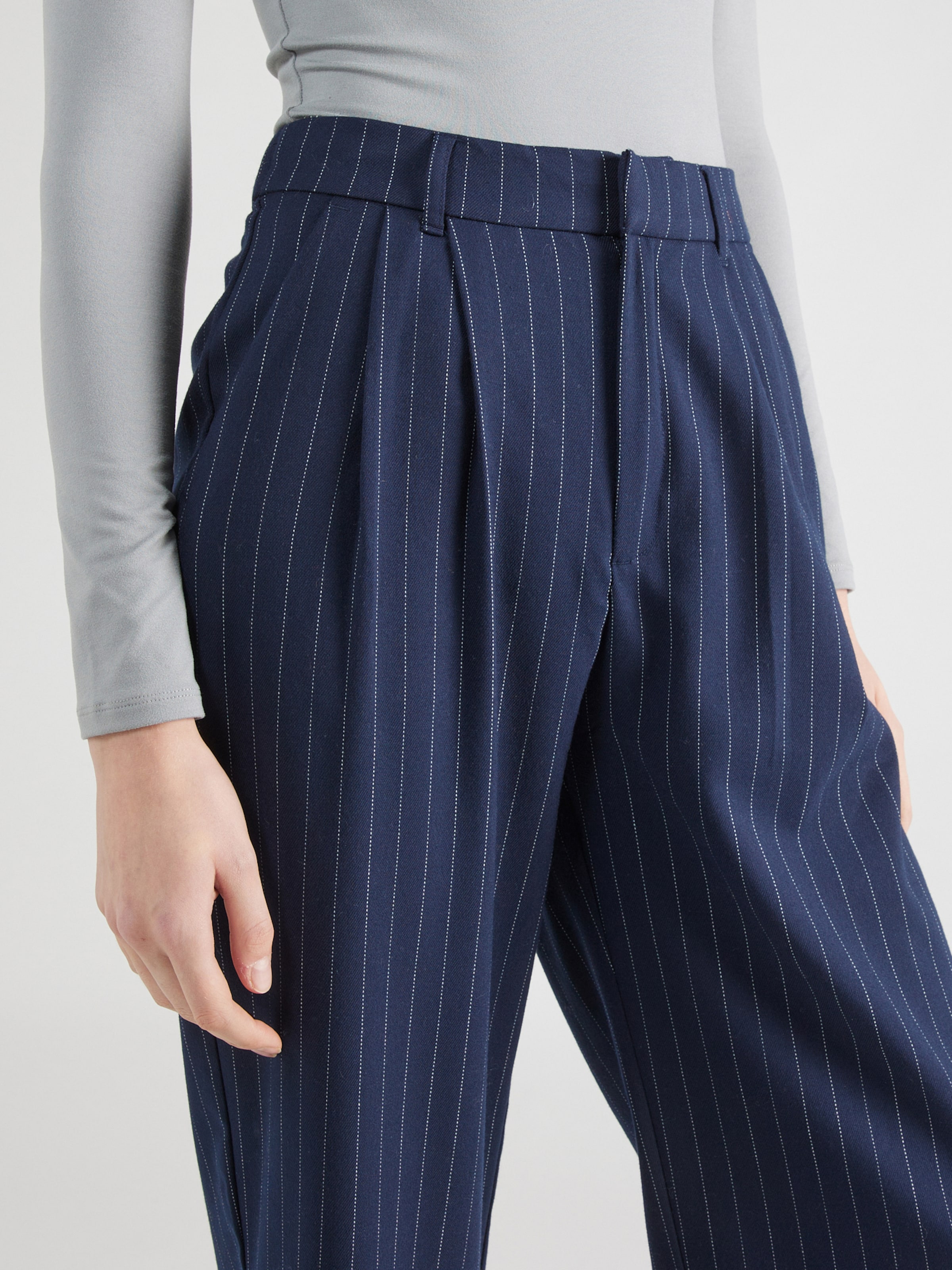HOLLISTER Wide leg Pleat Front Pants in Navy ABOUT YOU