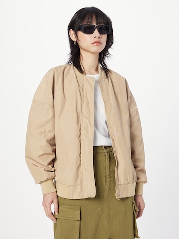 Urban Classics Tussenjas in Beige: voorkant