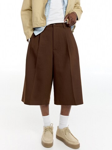 Wide leg Pantaloni con pieghe di Pull&Bear in marrone: frontale