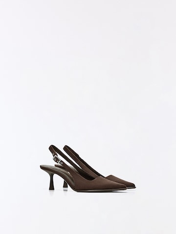 Bershka Slingpumps in Bruin