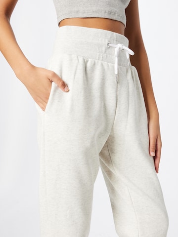 Effilé Pantalon Urban Classics en gris