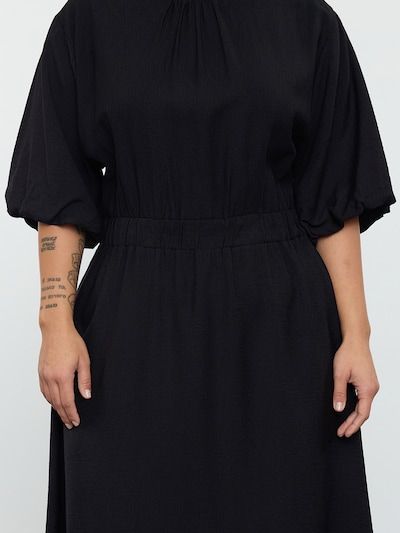 Trendyol Curve Robe en noir, Vue avec produit