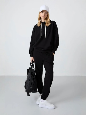 Tommy Life - Fato de jogging em preto: frente