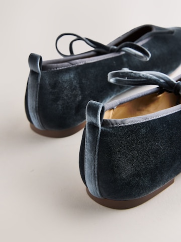 Next - Bailarinas con hebilla 'Forever Comfort' en gris