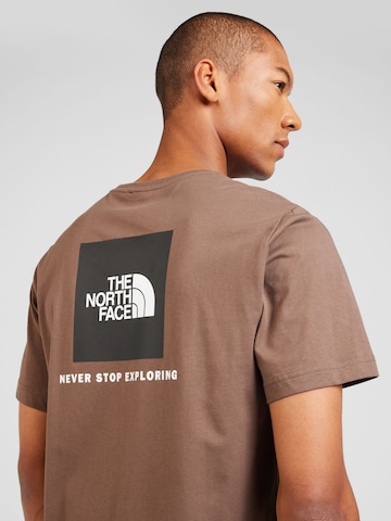 THE NORTH FACE - Camiseta 'REDBOX' en marrón