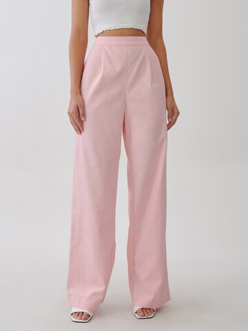 regular Pantaloni con pieghe 'DREW' di Tussah in rosa: frontale