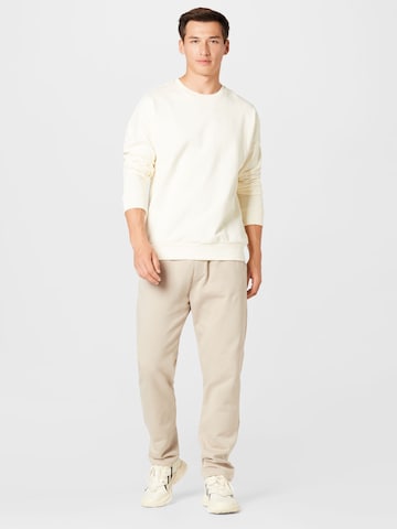 Kosta Williams x About You Regular Broek in Beige