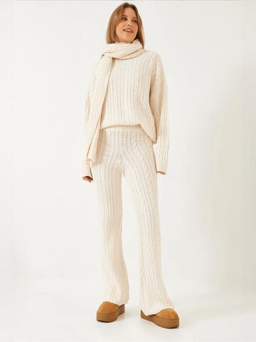 Completo pantalone di Bianco Lucci in bianco