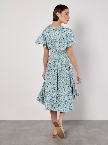 Robe Apricot en bleu