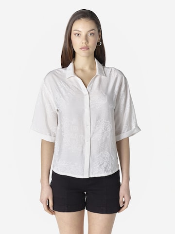 KOROSHI - Blusa en blanco: frente