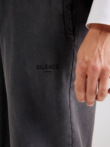 Han Kjøbenhavn Tapered Trousers in Grey