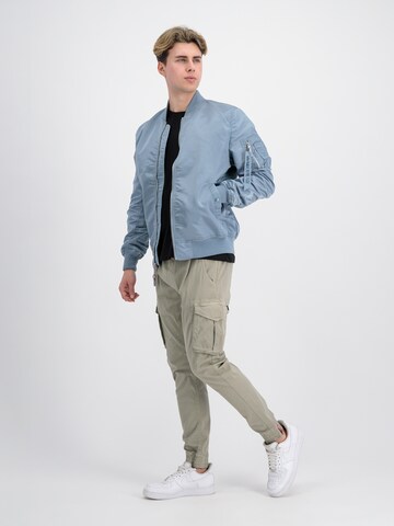 mėlyna ALPHA INDUSTRIES Demisezoninė striukė