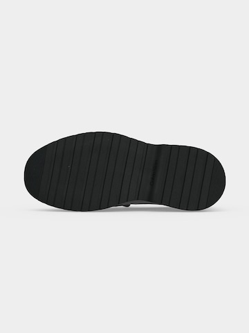 Chaussure basse 'COMBAT ESS' Calvin Klein en noir