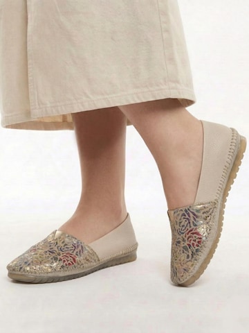 Maciejka Slip-ons in Beige