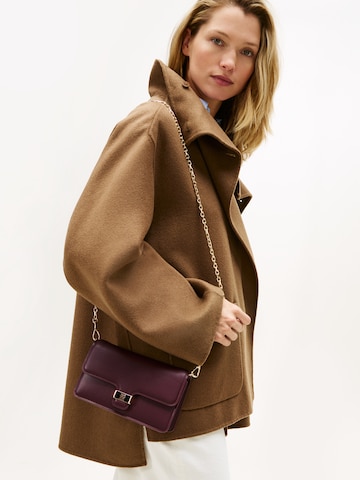 TOMMY HILFIGER Olkalaukku 'HERITAGE' värissä punainen