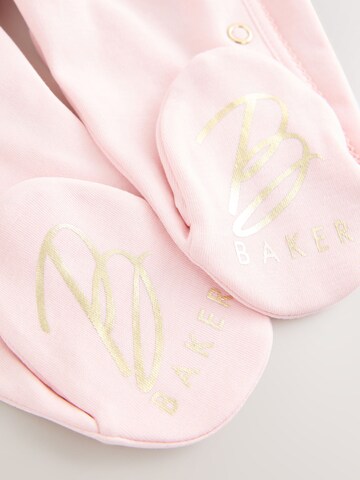 Baker by Ted Baker Пижама 'Born in 2026' в Ярко-розовый