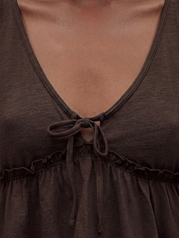 Top di HOLLISTER in marrone