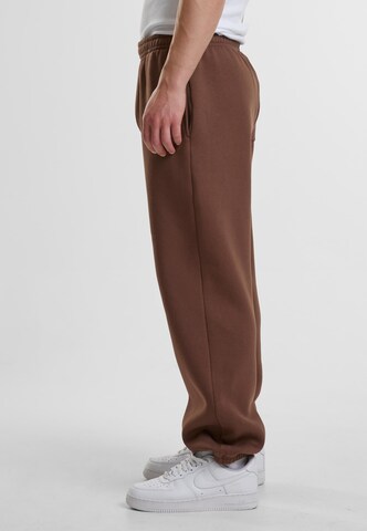 Tapered Pantaloni di Urban Classics in marrone