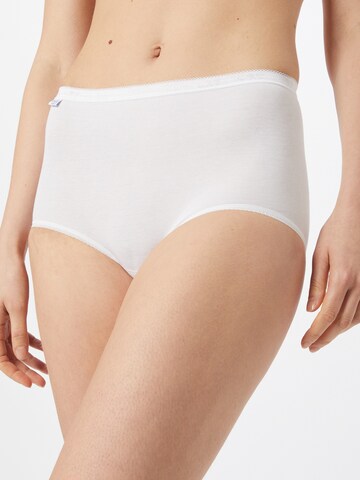 SLOGGI Boyshorts in White: front