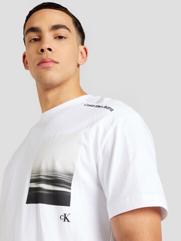 T-shirt 'SERENITY' Calvin Klein Jeans en blanc