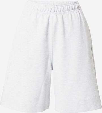 ADIDAS ORIGINALS Loosefit Shorts 'Premium Essentials' in Grau: predná strana