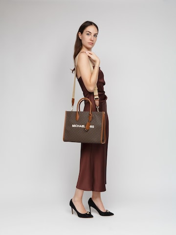 Michael Kors - Bolso de mano 'Mirella Medium Signature Logo Tote Bag' en marrón: frente