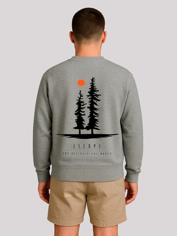 Sweat-shirt 'Escape Discover the World Pinetree' F4NT4STIC en gris