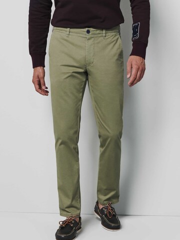 MEYER Regular Chino Pants in Green: front