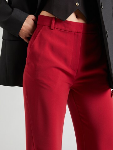 Calvin Klein - Pierna ancha Pantalón en rojo