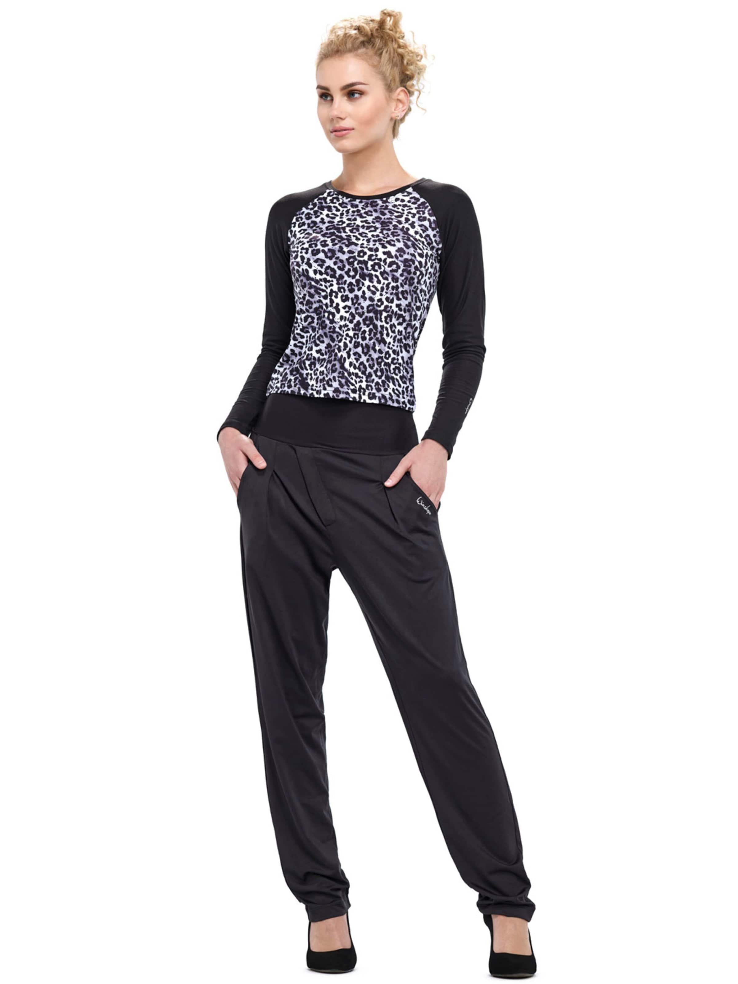 Winshape Tapered Urheiluhousut 'HP103' värissä musta