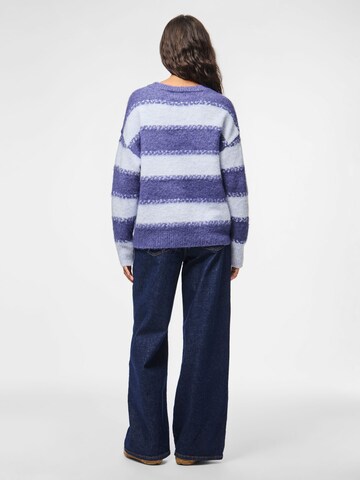 Pull-over 'PCMilla' PIECES en bleu