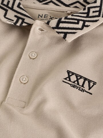 Tricou de la Next pe bej