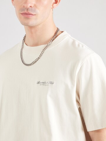 Abercrombie & Fitch Μπλουζάκι 'EMEA' σε μπεζ