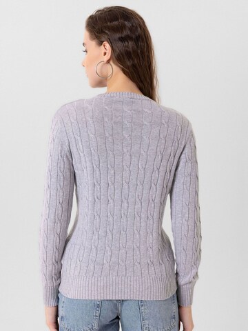 Jacey Quinn - Jersey 'Emelia' en gris