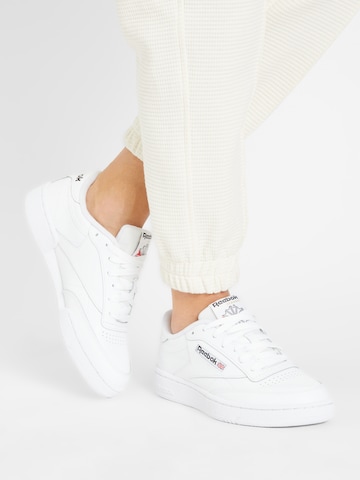 Baskets basses 'Club C 85' Reebok en blanc : devant