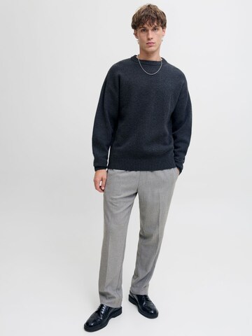 regular Pantaloni di JACK & JONES in grigio