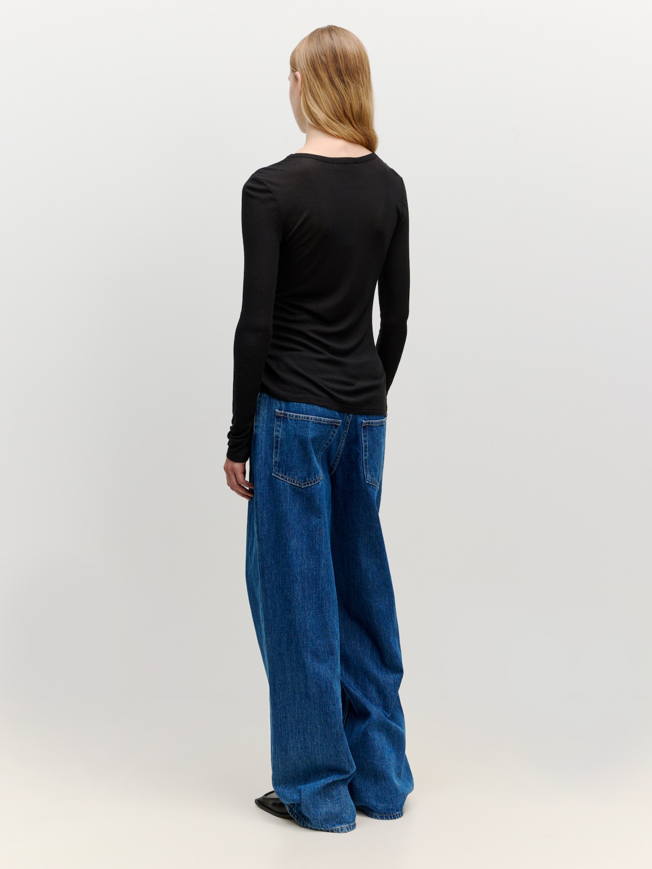 EDITED Produkte Shirt 'Inoa' schwarz