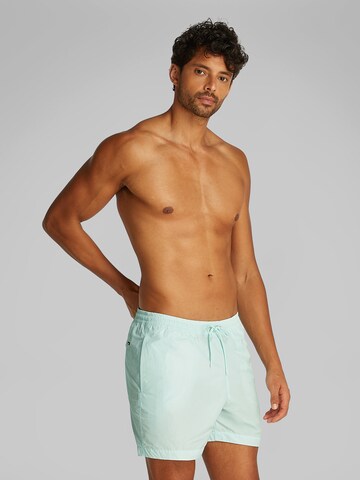 Pantaloncini da bagno 'Essentials' di Calvin Klein Swimwear in verde: frontale