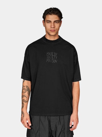 Maglietta 'Off Record T-Shirt - T17654' di Made By Society in nero: frontale