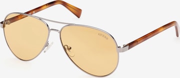 Lunettes de soleil GUESS en gris : devant